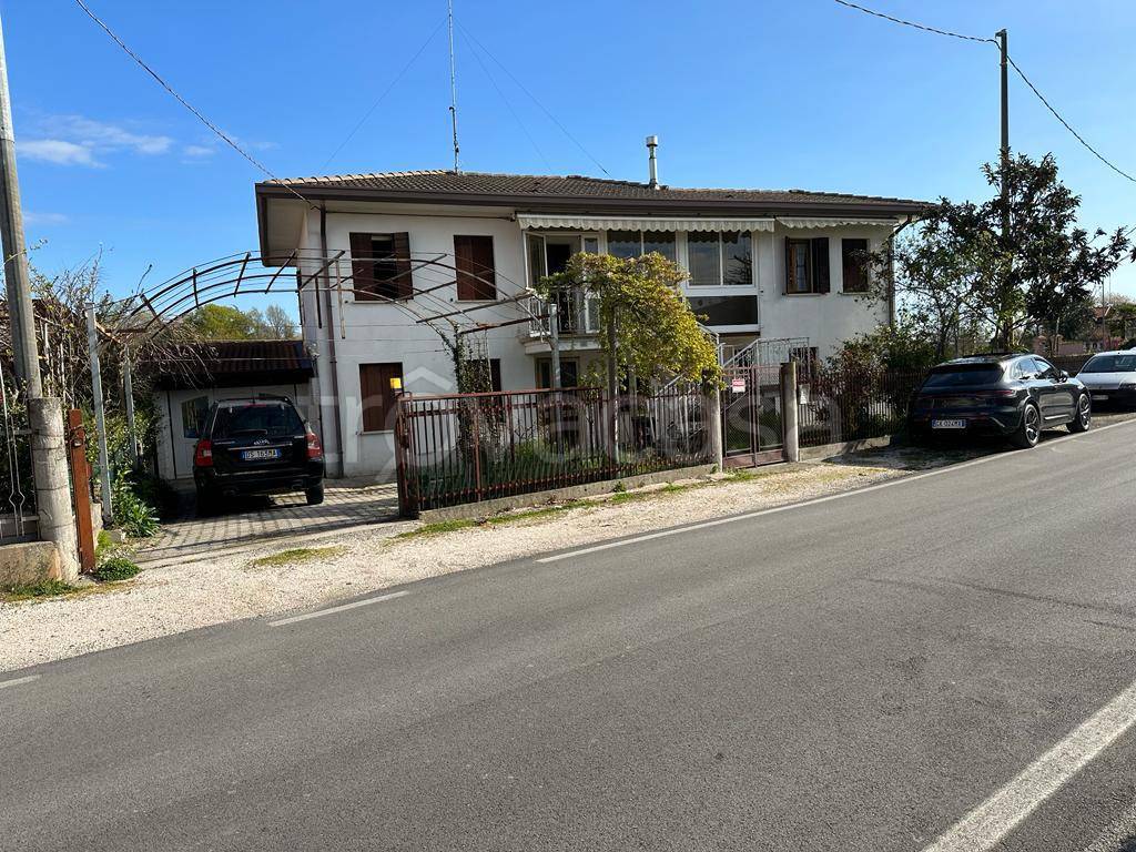 Villa Bifamiliare in vendita a Dolo via Badoera, 21