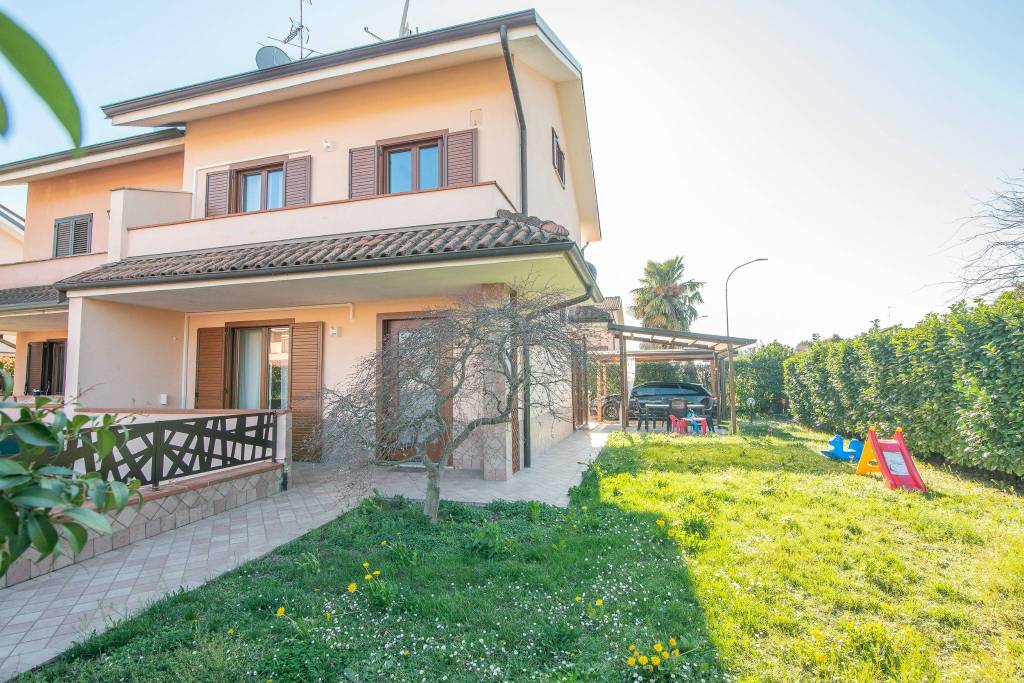 Villa Bifamiliare in vendita a Inzago via delle Cascine Doppie