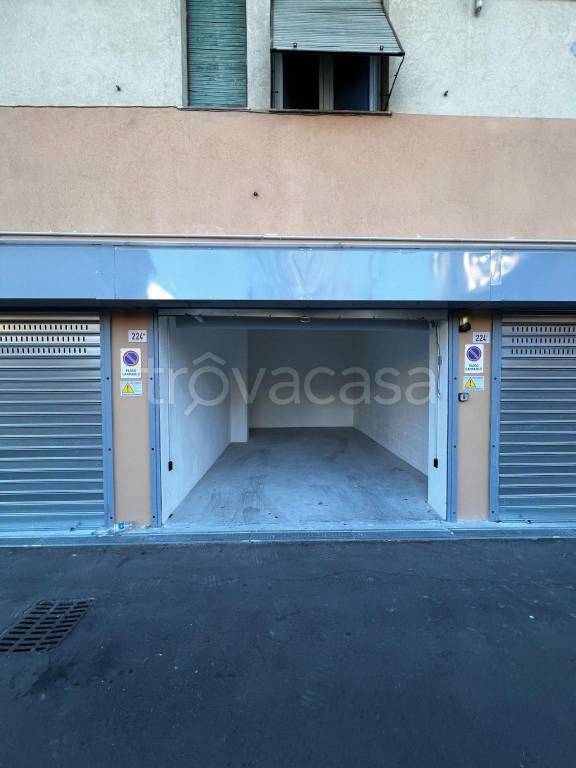 Garage in vendita a Genova via Struppa, 224E