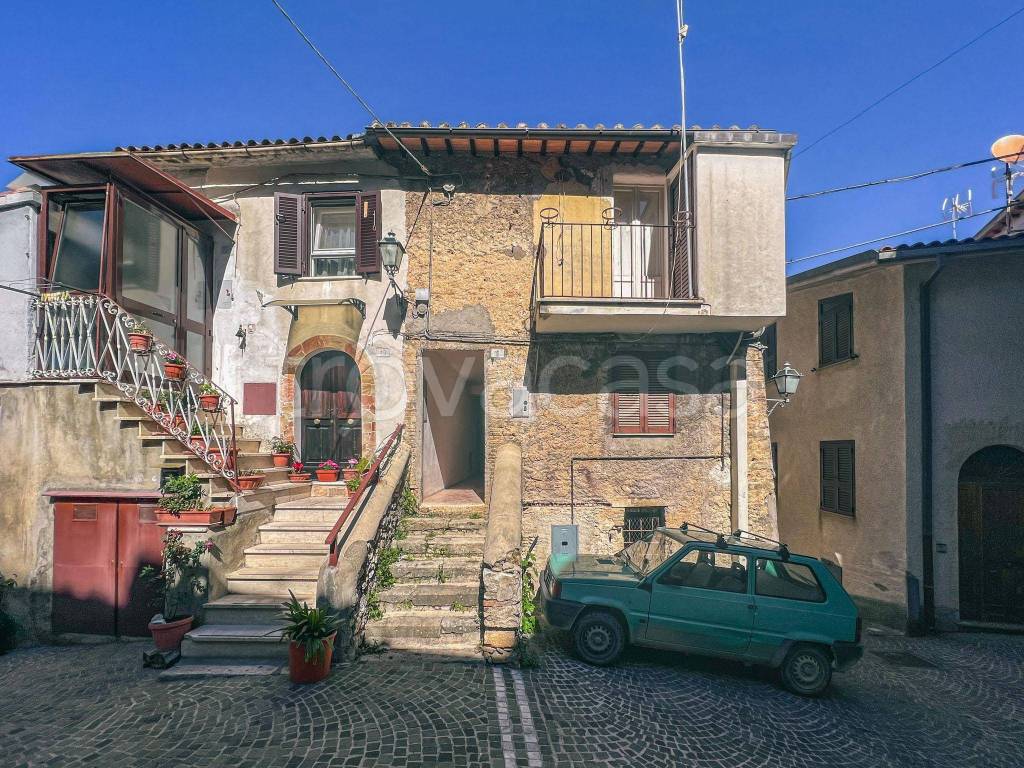 Appartamento in vendita a Scandriglia via Roma