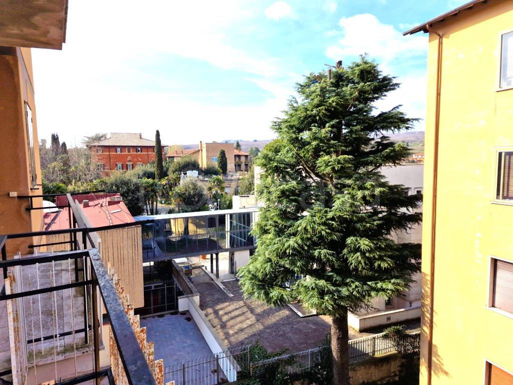 Appartamento in vendita a Capranica via Padre Luigi Maria Monti