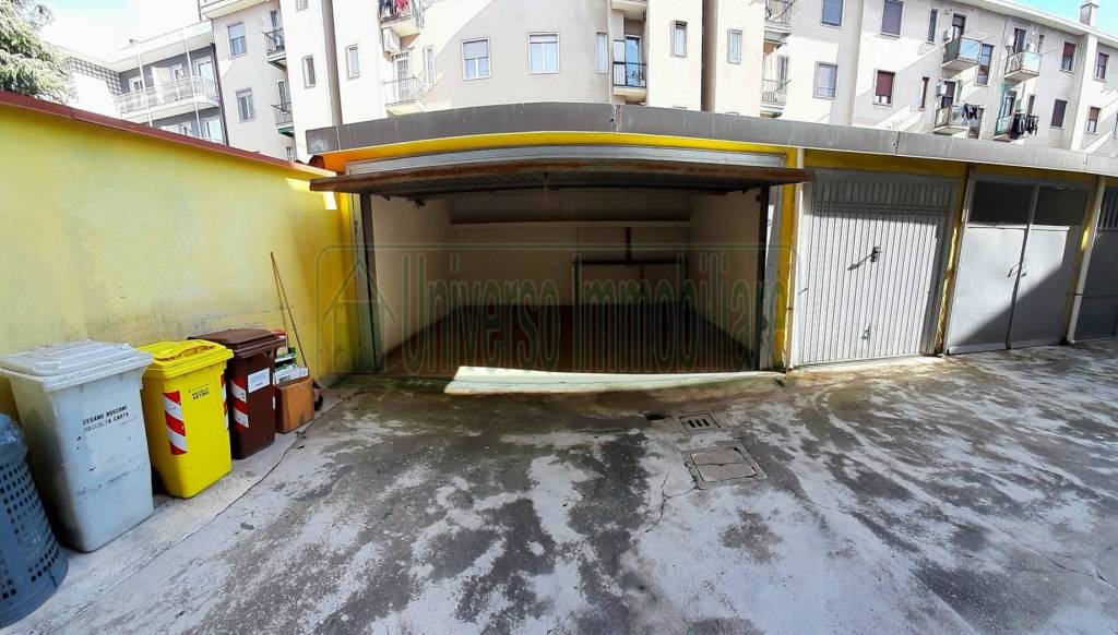 Garage in vendita a Cesano Boscone via Carlo Goldoni, 5