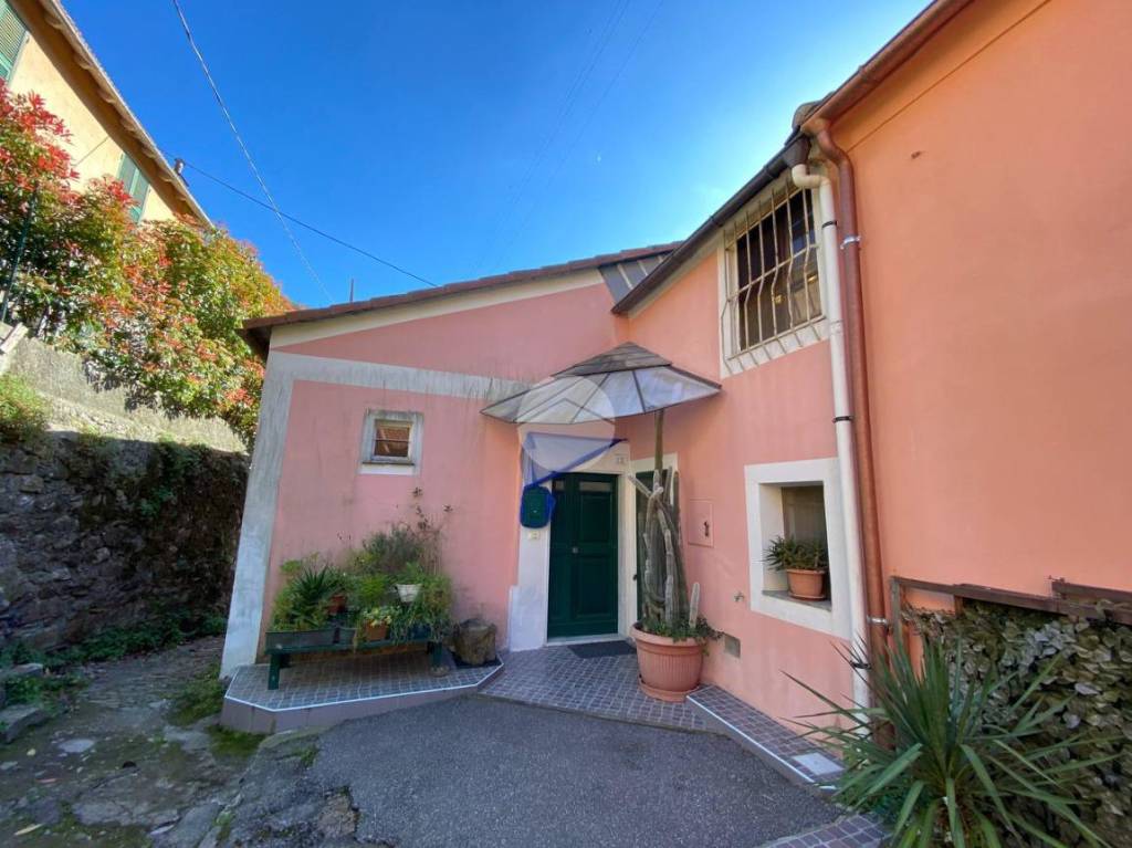 Casa Indipendente in vendita a Genova via Binelle, 15