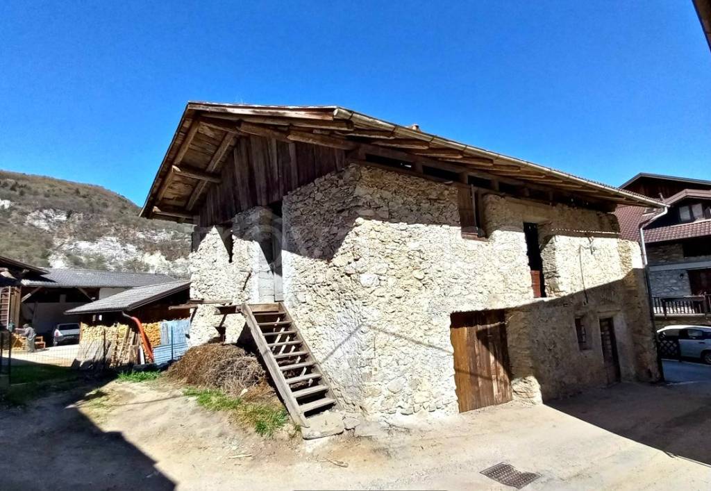 Rustico in vendita a Borgo Valsugana via Feltre