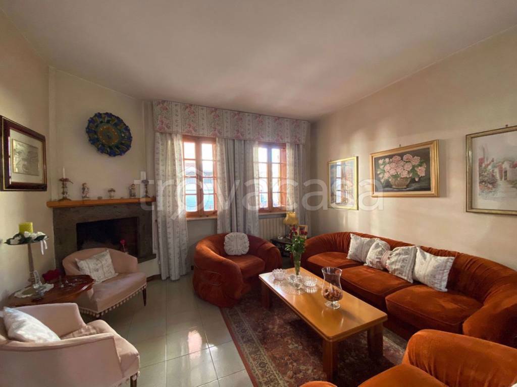 Villa a Schiera in vendita ad Aprilia via Luigi Cherubini, 38
