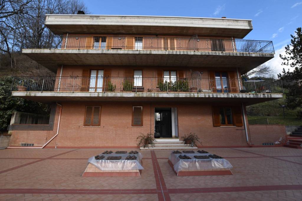 Appartamento in vendita ad Amandola via Angelo Biondi, 68