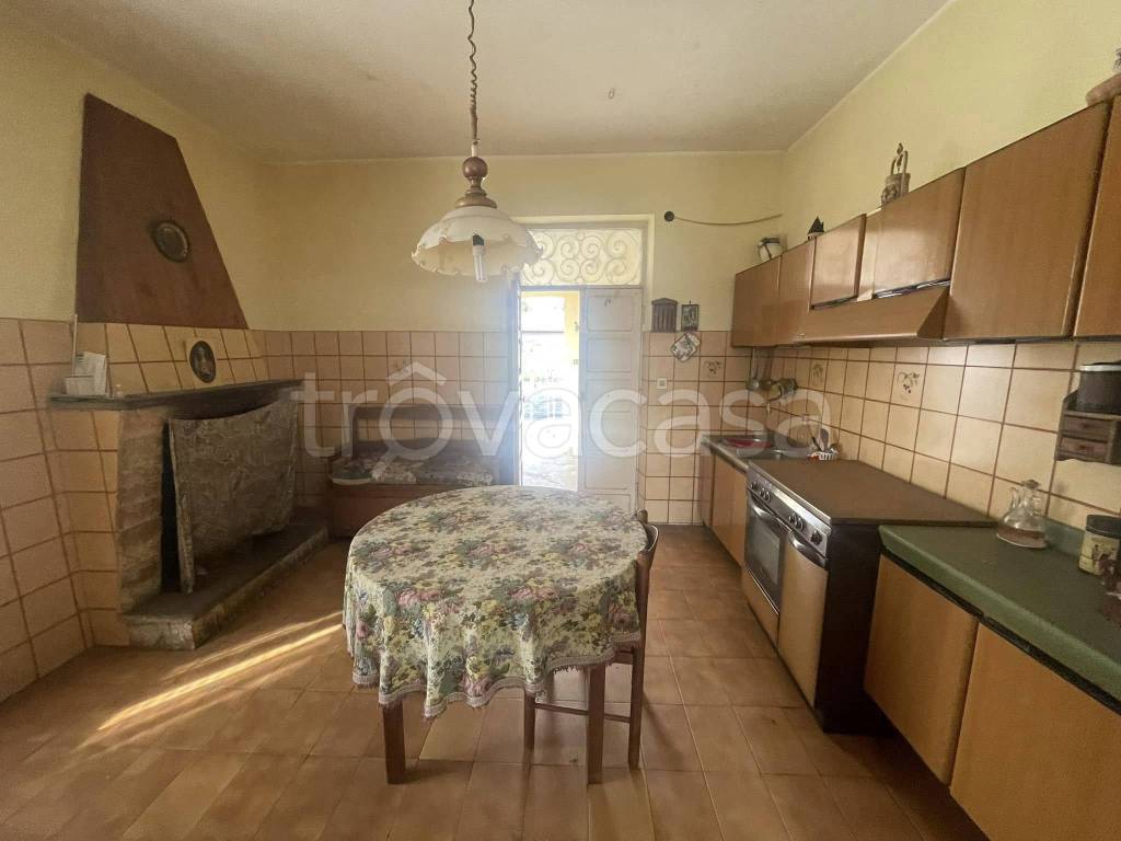 Casa Indipendente in vendita ad Alatri via Casilina Sud