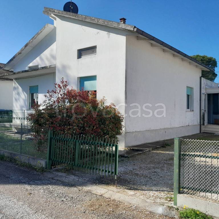 Villa in vendita a San Costanzo