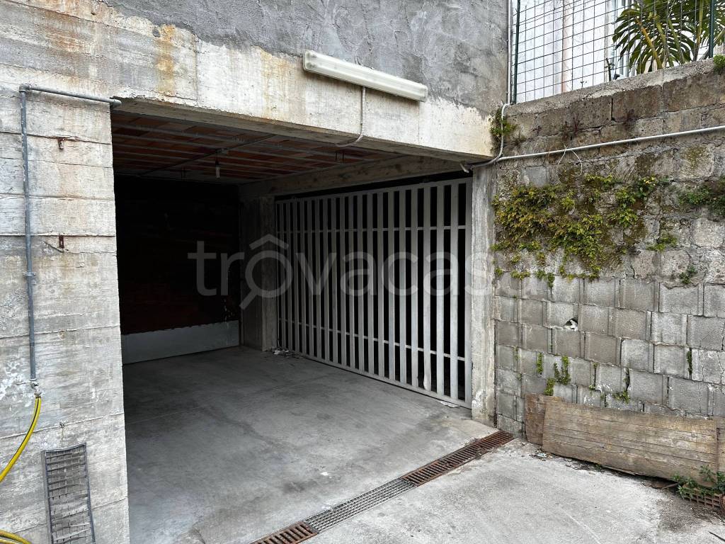 Garage in affitto a Caserta via Francesco Marchesiello, 130