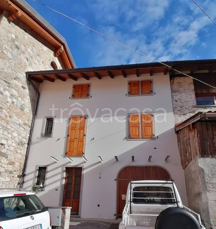 Casa Indipendente in vendita a Tolmezzo via Salita Dagne