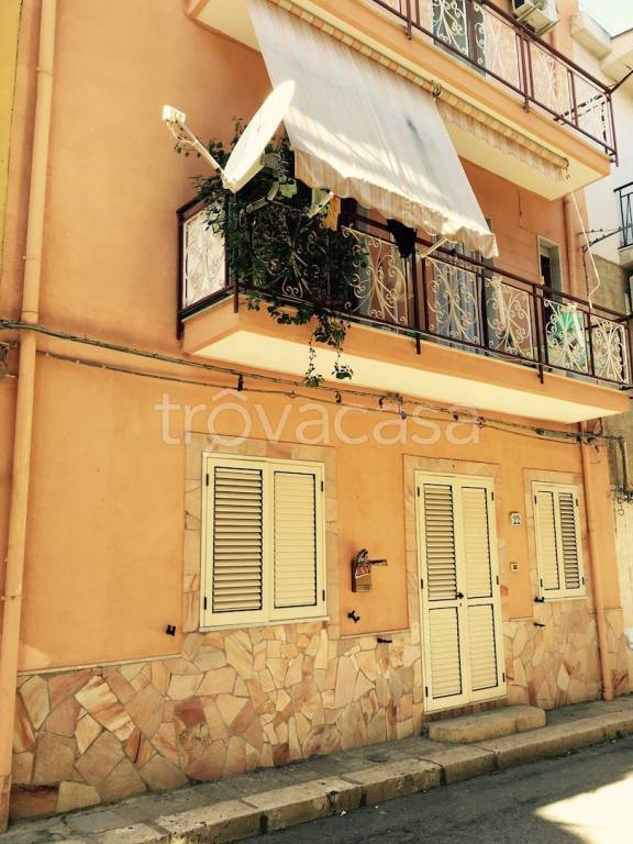Appartamento in vendita a Campofelice di Roccella via Alcide De Gasperi