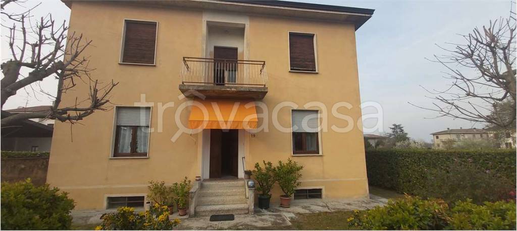 Casa Indipendente in vendita a Piacenza strada regina, 19