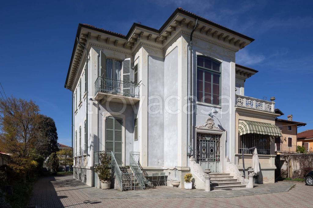 Villa in vendita a Bra via Vittorio Emanuele ii, 96