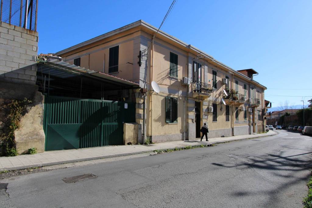 Appartamento in vendita a Messina via Santa Marta, 300
