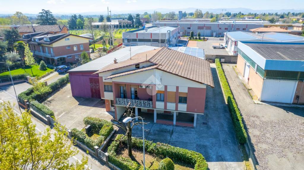 Villa in vendita a Castelnuovo Rangone via Zenzalose, 50