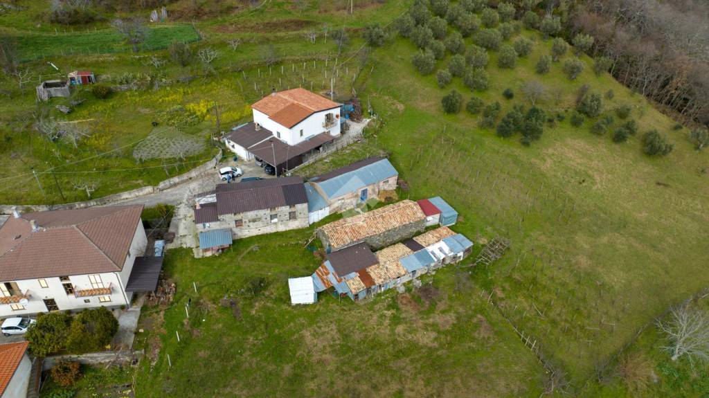 Casa Indipendente in vendita a Lago contrada Greci, 1