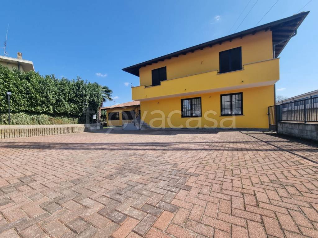 Villa Bifamiliare in vendita a Borgo Ticino