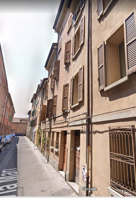 Casa Indipendente in vendita a Reggio nell'Emilia via Dante Alighieri