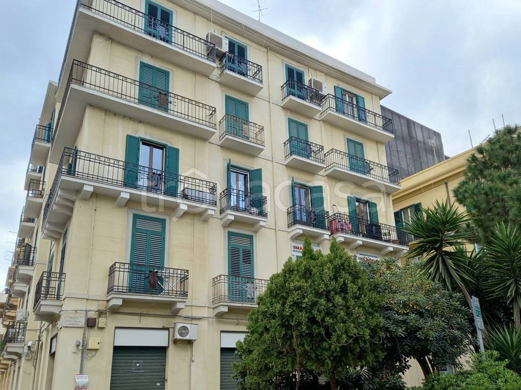 Ufficio in affitto a Messina via degli Amici, 80