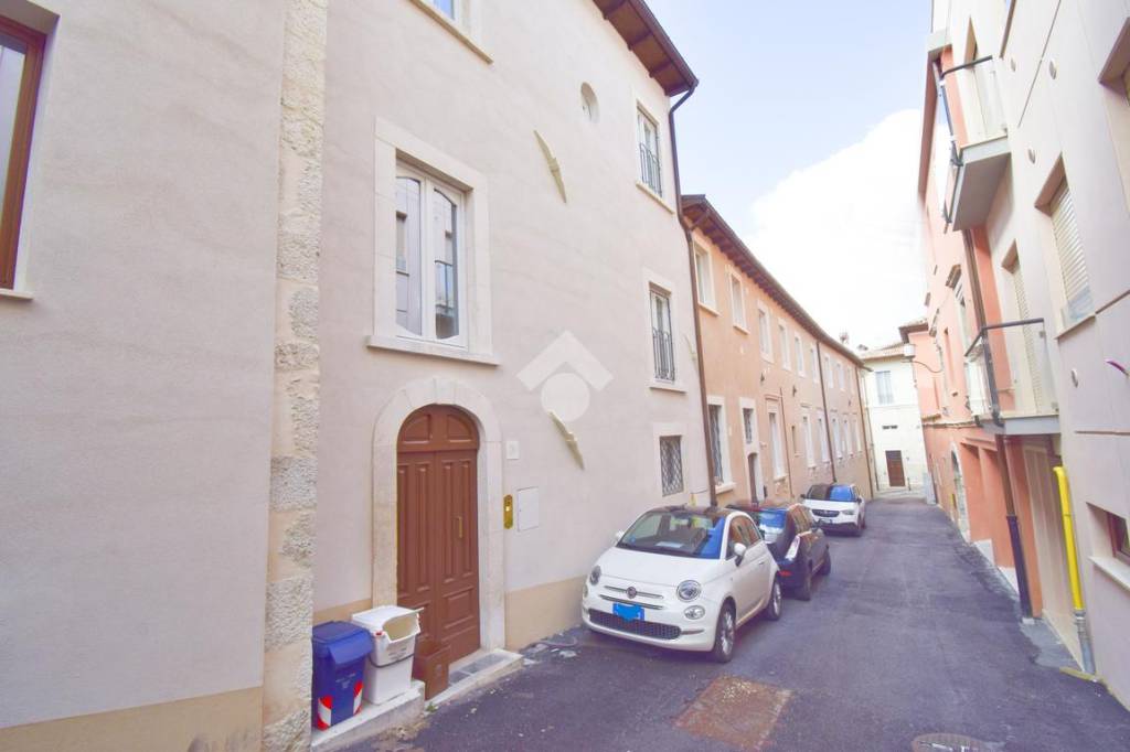 Appartamento in vendita a L'Aquila via Lombardi, 3