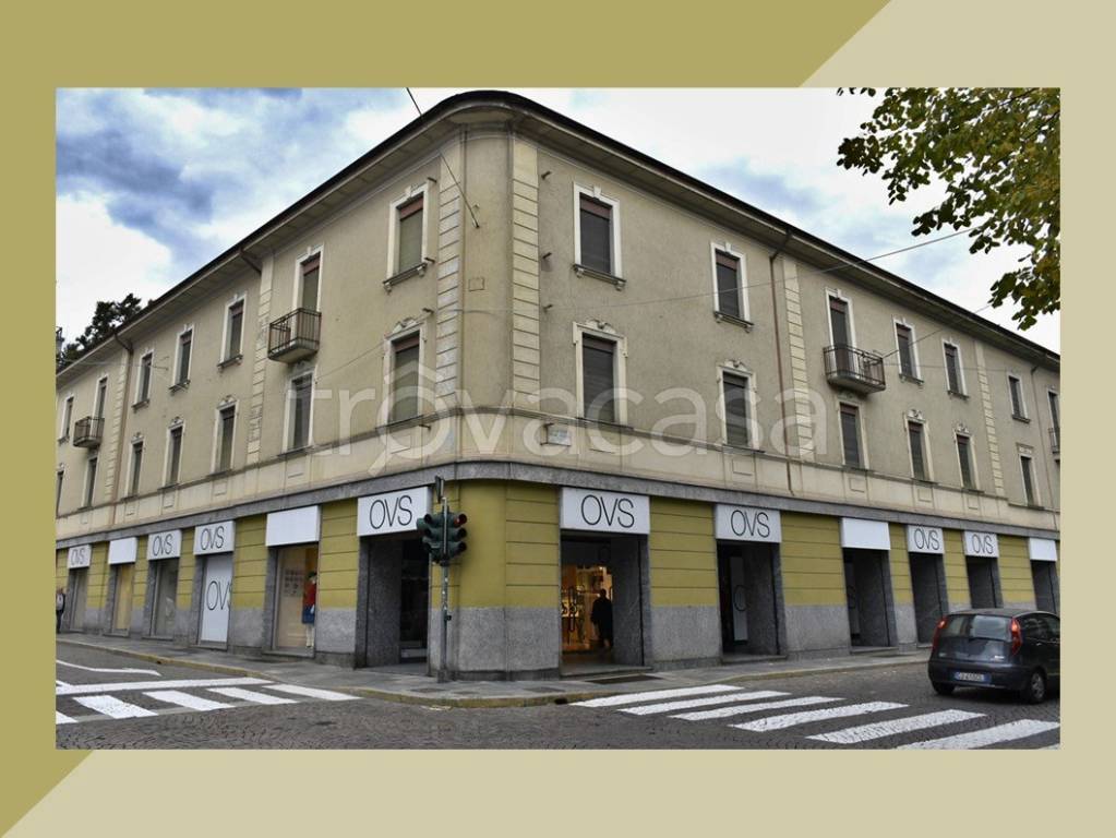 Intero Stabile in vendita a Sondrio piazzale Giovanni Bertacchi, 33