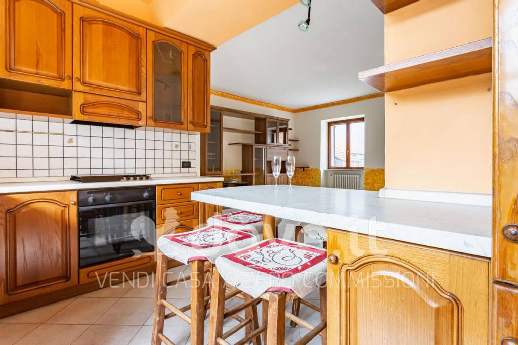 Appartamento in vendita a Castelveccana via Pasubio, 108