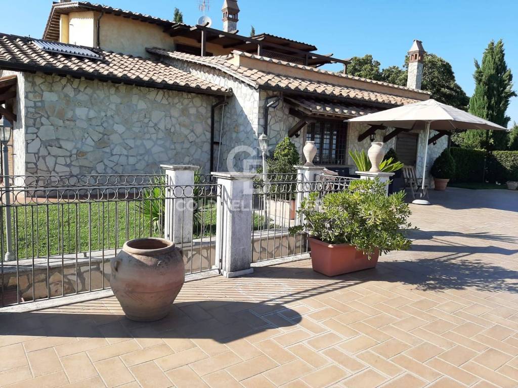 Villa in vendita a Soriano nel Cimino contrada San Pietro, 97