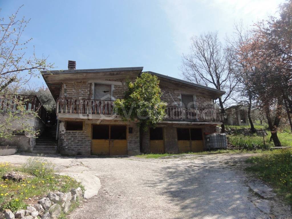 Villa in vendita ad Alatri via Monte San Marino