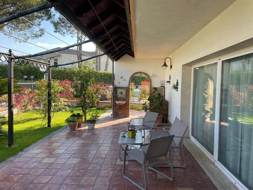 Villa in vendita a Giugliano in Campania via Lago Patria