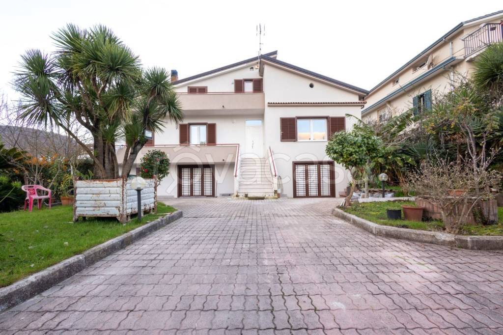 Villa in vendita a Sant'Agata de' Goti via Pennino