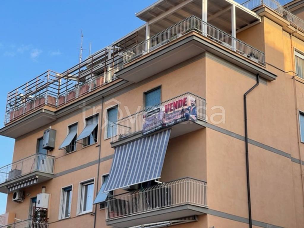 Appartamento in vendita a Roma via delle Robinie, 184