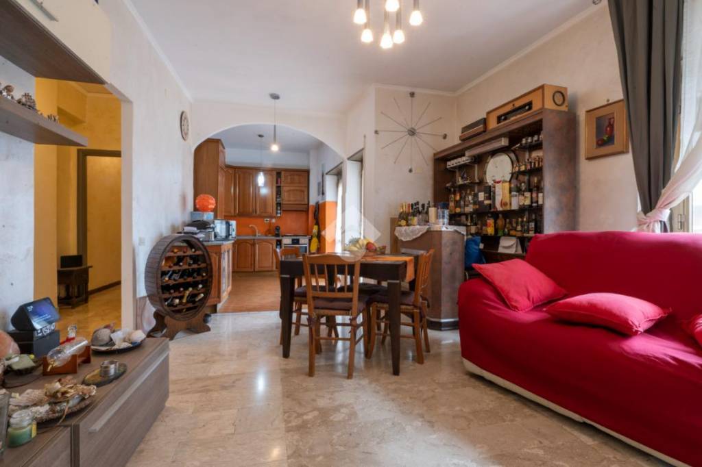 Appartamento in vendita a Roma viale dei Romagnoli, 231