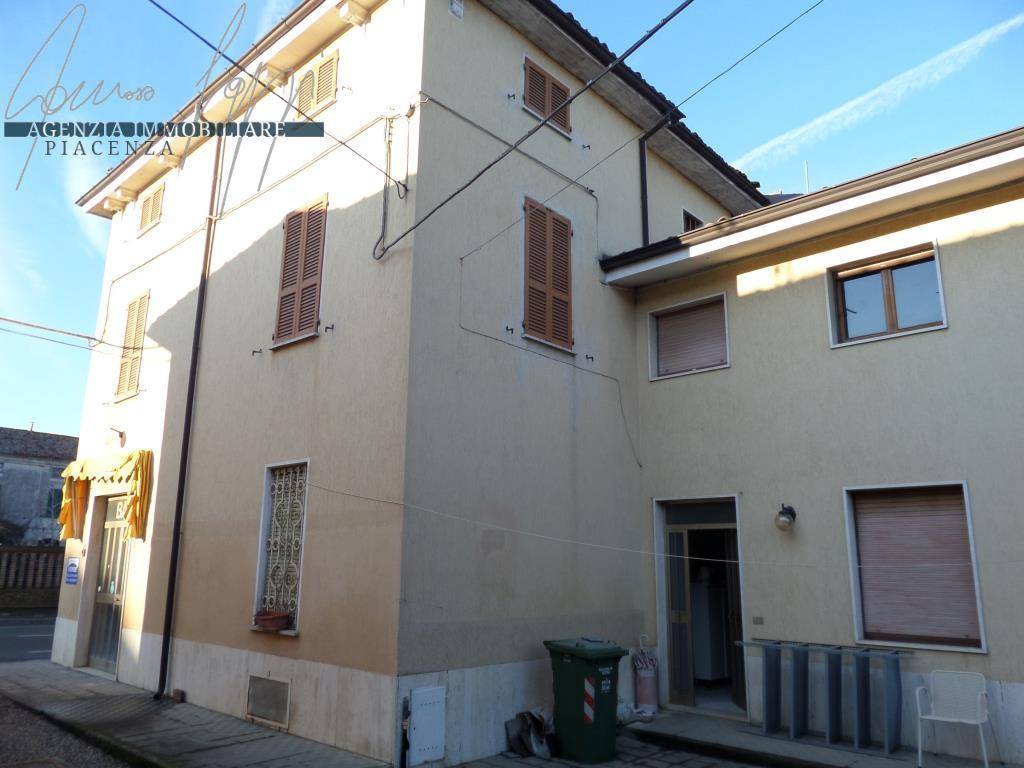 Casa Indipendente in vendita a Gazzola via Roma