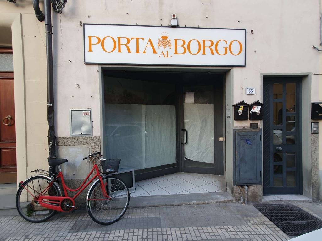 Negozio in vendita a Pistoia via Porta al Borgo 66