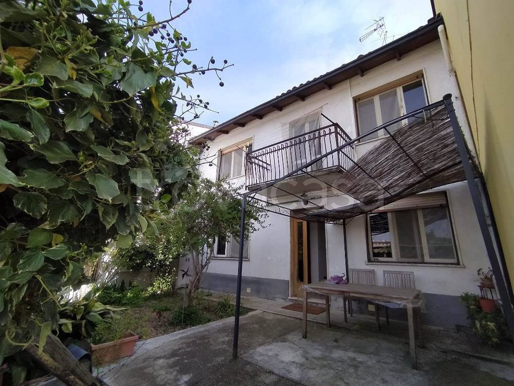 Casa Indipendente in vendita a Ozzano Monferrato via Piave, 4