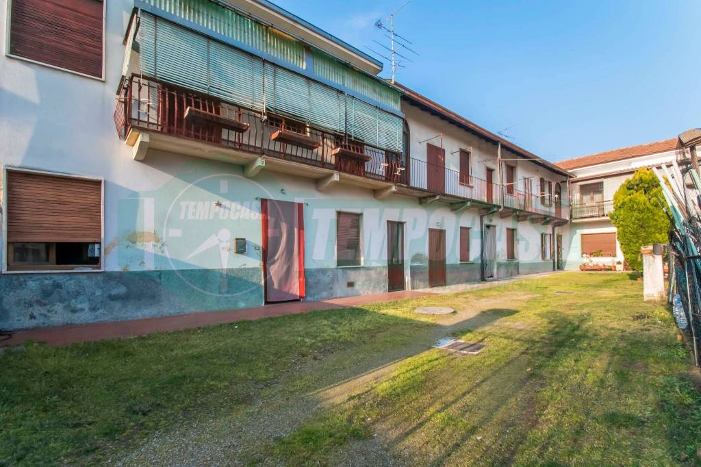 Appartamento in vendita a Gorla Minore via Edmondo De Amicis