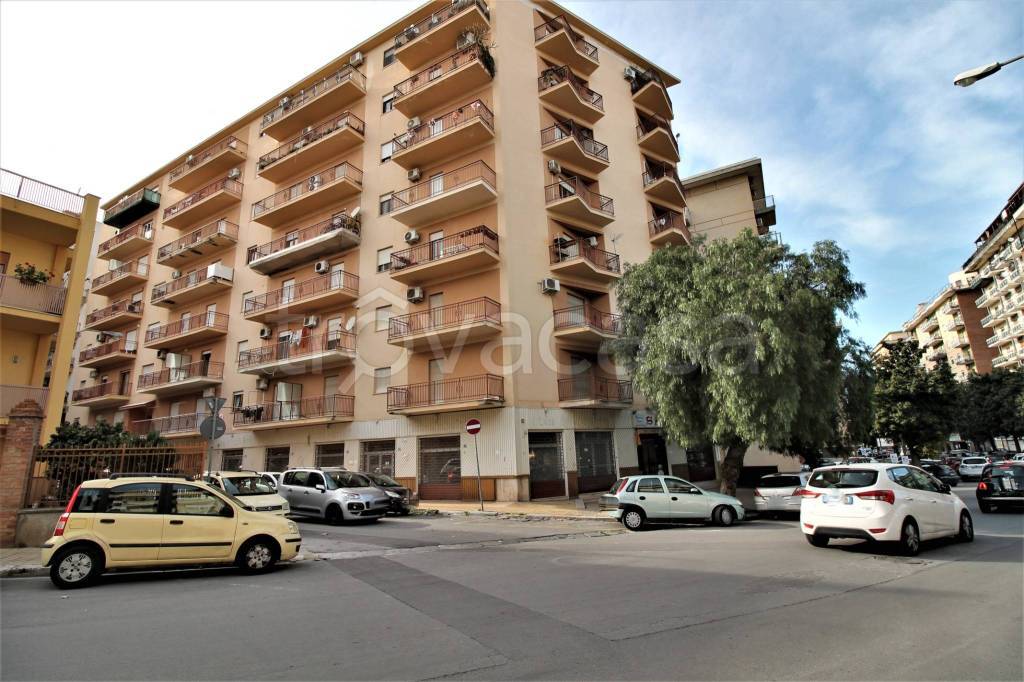 Appartamento in vendita a Bagheria via Niccolò Tommaseo, 42