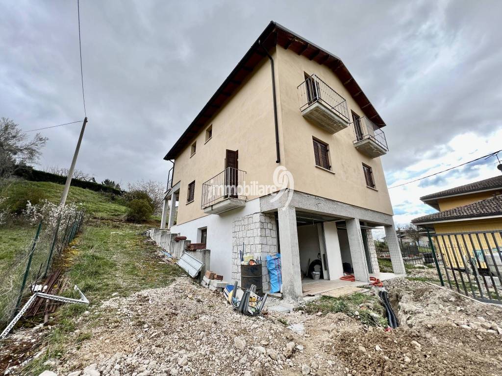 Villa Bifamiliare in vendita a Scoppito via Amiternum