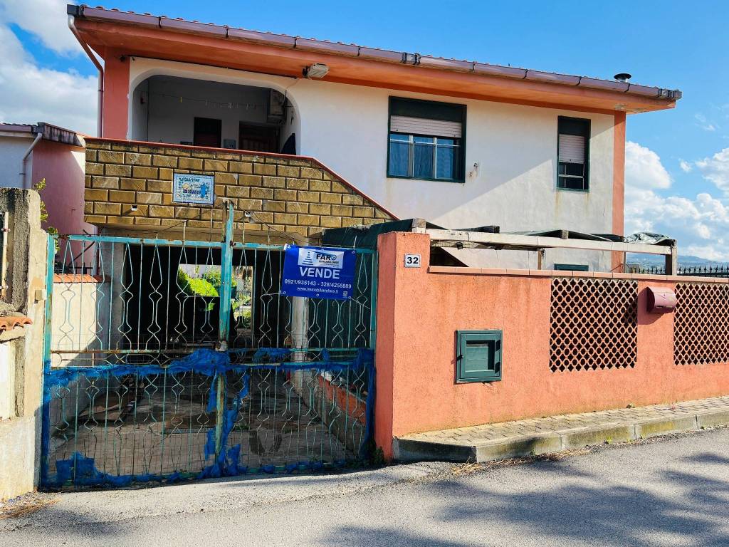 Villa in vendita a Campofelice di Roccella via Madonna di Gibilmanna, 32