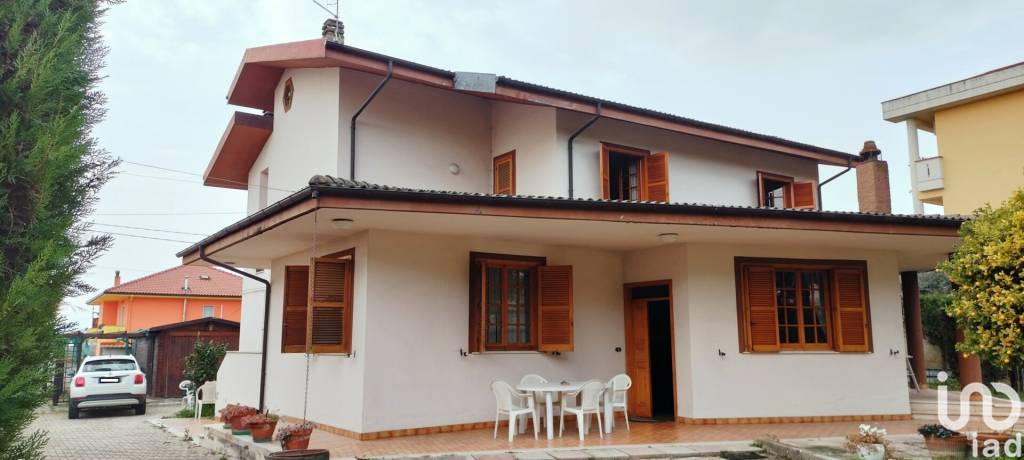 Villa in vendita a Collecorvino viale Dei Pini