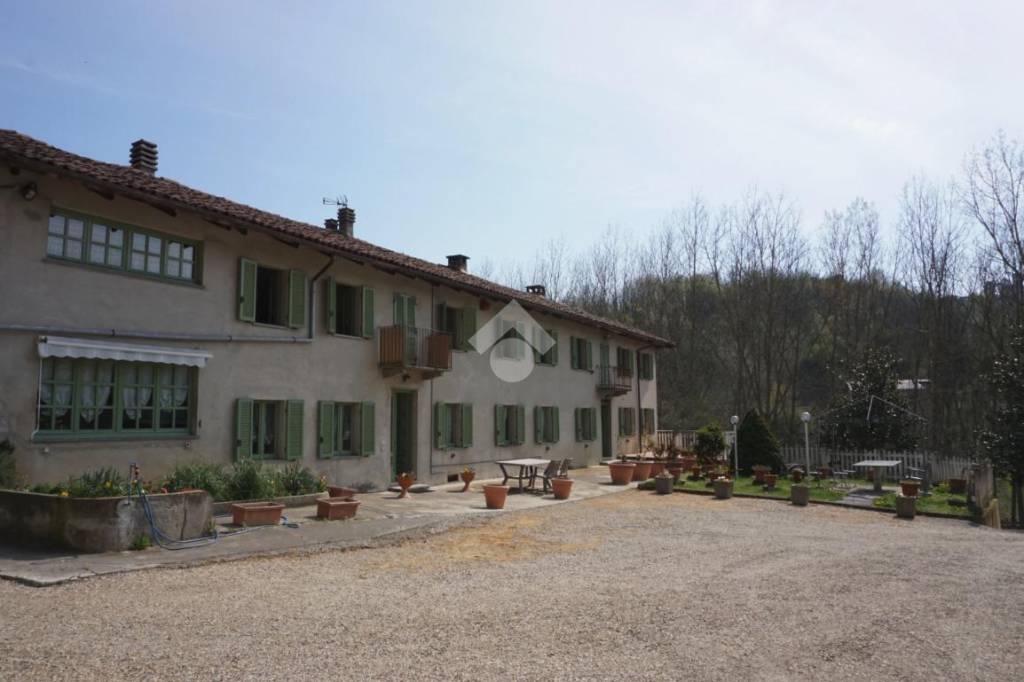 Casa Indipendente in vendita ad Azzano d'Asti via Case Sparse, 11