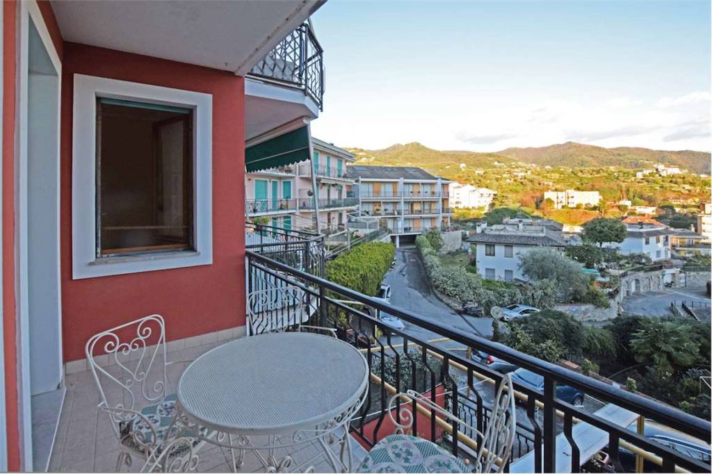 Appartamento in vendita a Rapallo via Puchoz