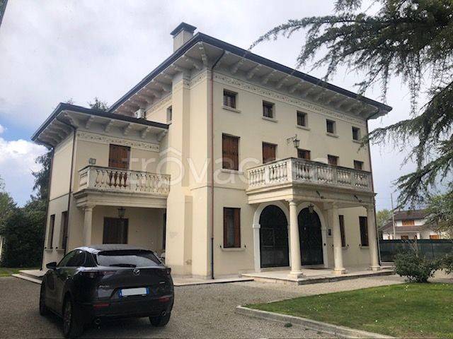 Villa in in vendita da privato a Carlino via 4 Novembre 1918, 15