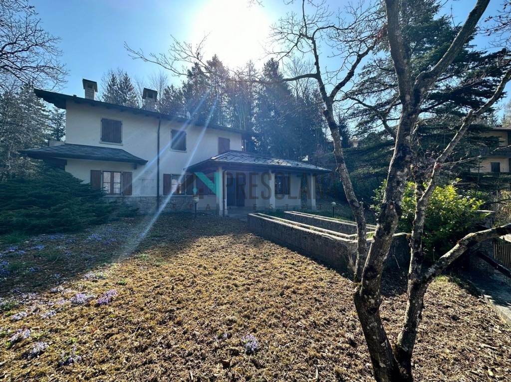 Villa Bifamiliare in vendita a Castione della Presolana via Santa Francesca Cabrini, 20