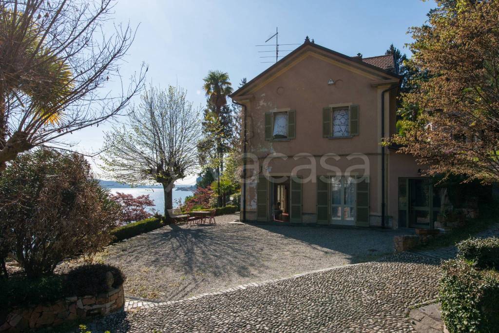 Villa in vendita a Meina via Sempione