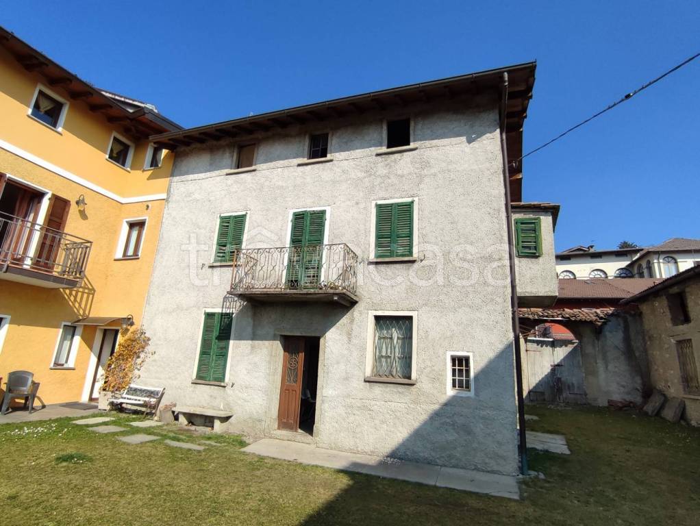 Casa Indipendente in vendita ad Alta Valle Intelvi via Romeo Lanfranconi, 37