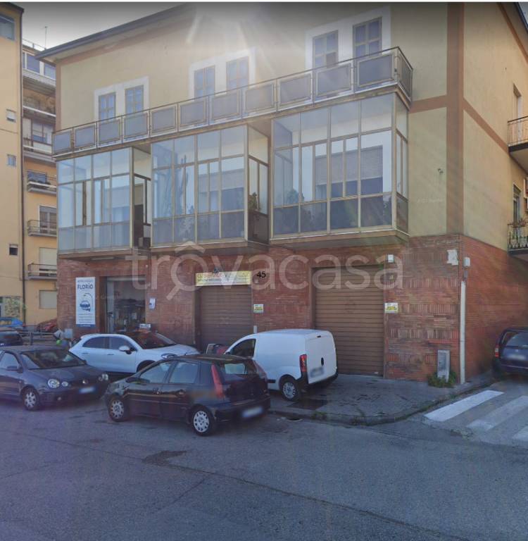 Garage in affitto a Benevento via Posillipo, 45