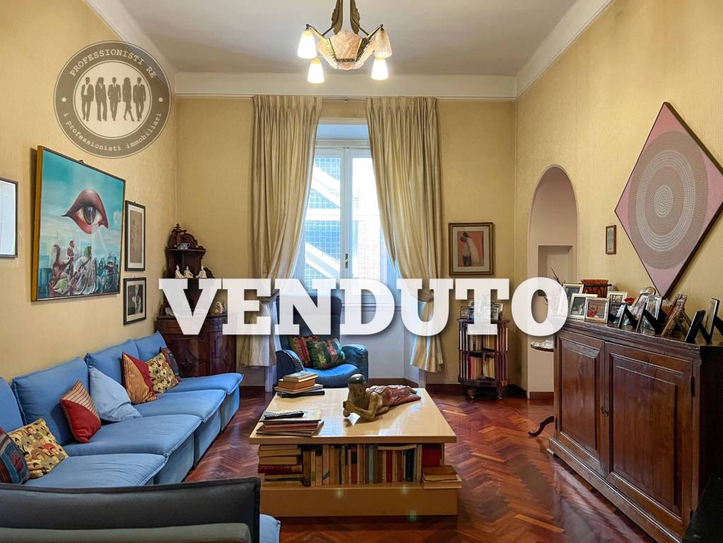 Appartamento in vendita a Roma via Lariana