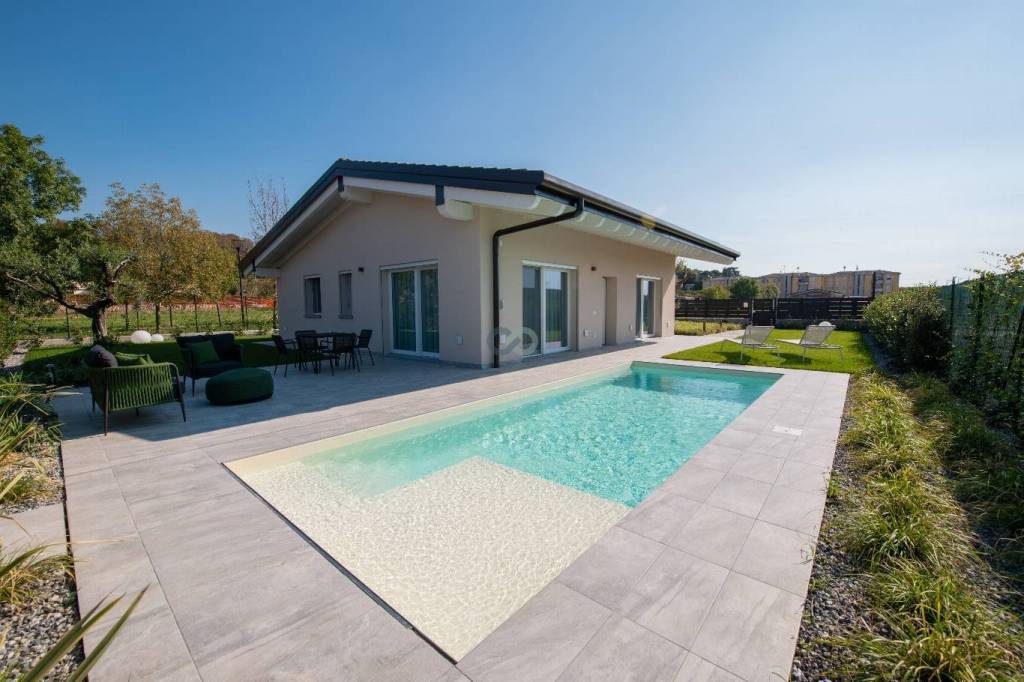 Villa in vendita a Puegnago del Garda via del Rio