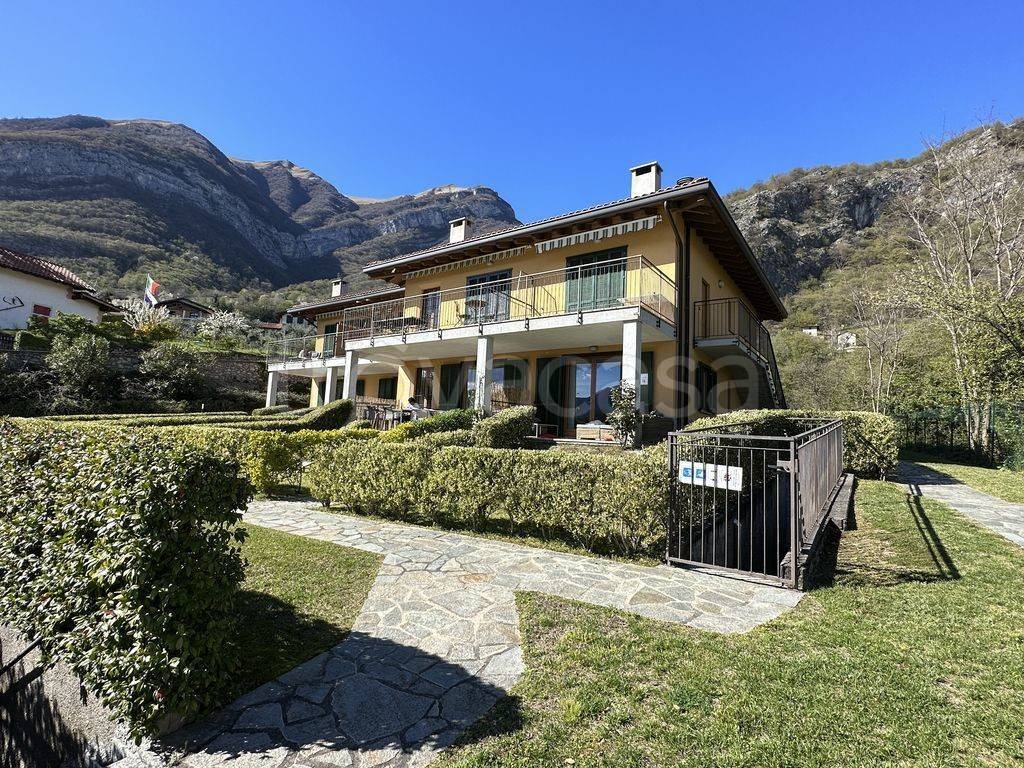 Appartamento in vendita a Tremezzina via Monte Crocione